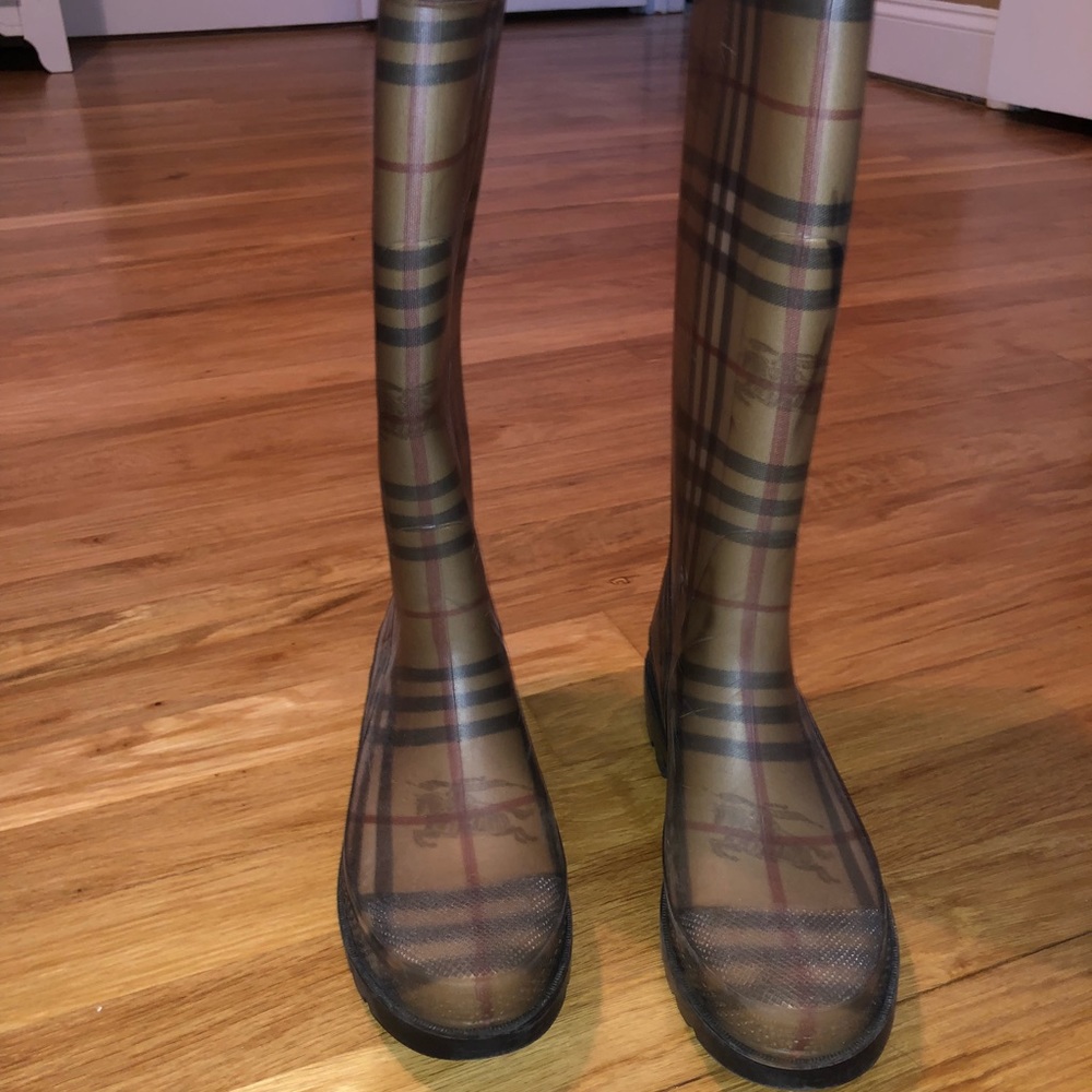 Burberry Rain Boots!